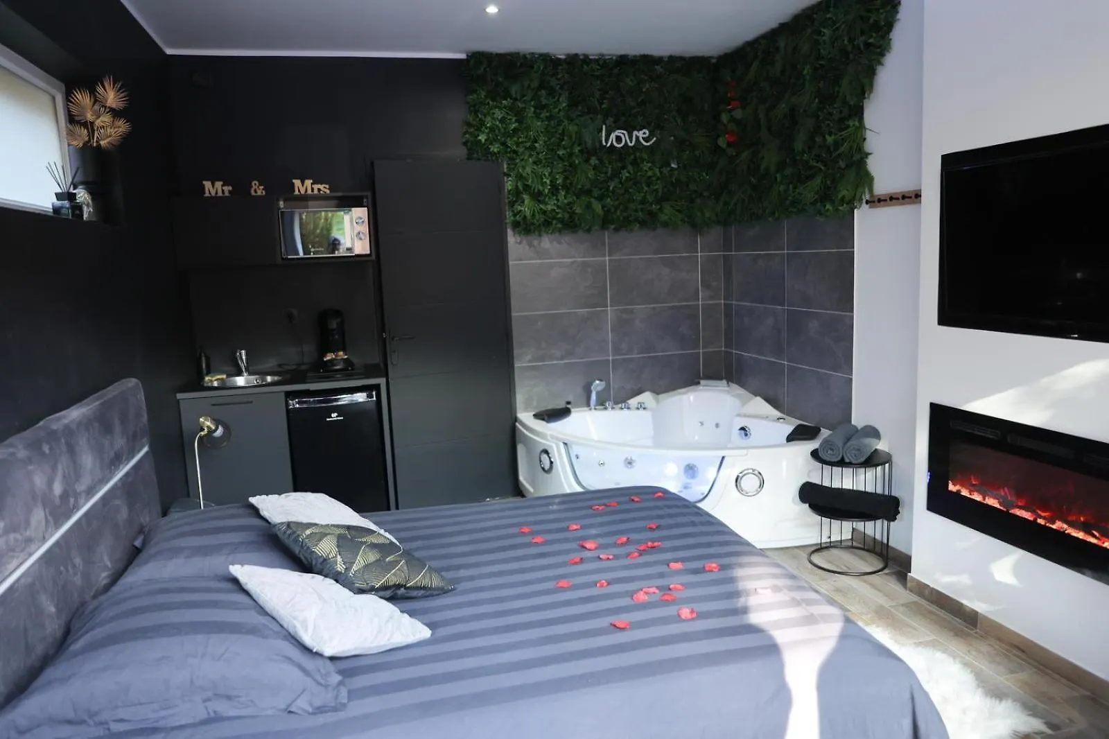 Loft, Studio And Love Rooms